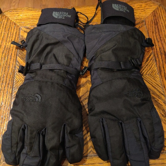 the north face hyvent gloves